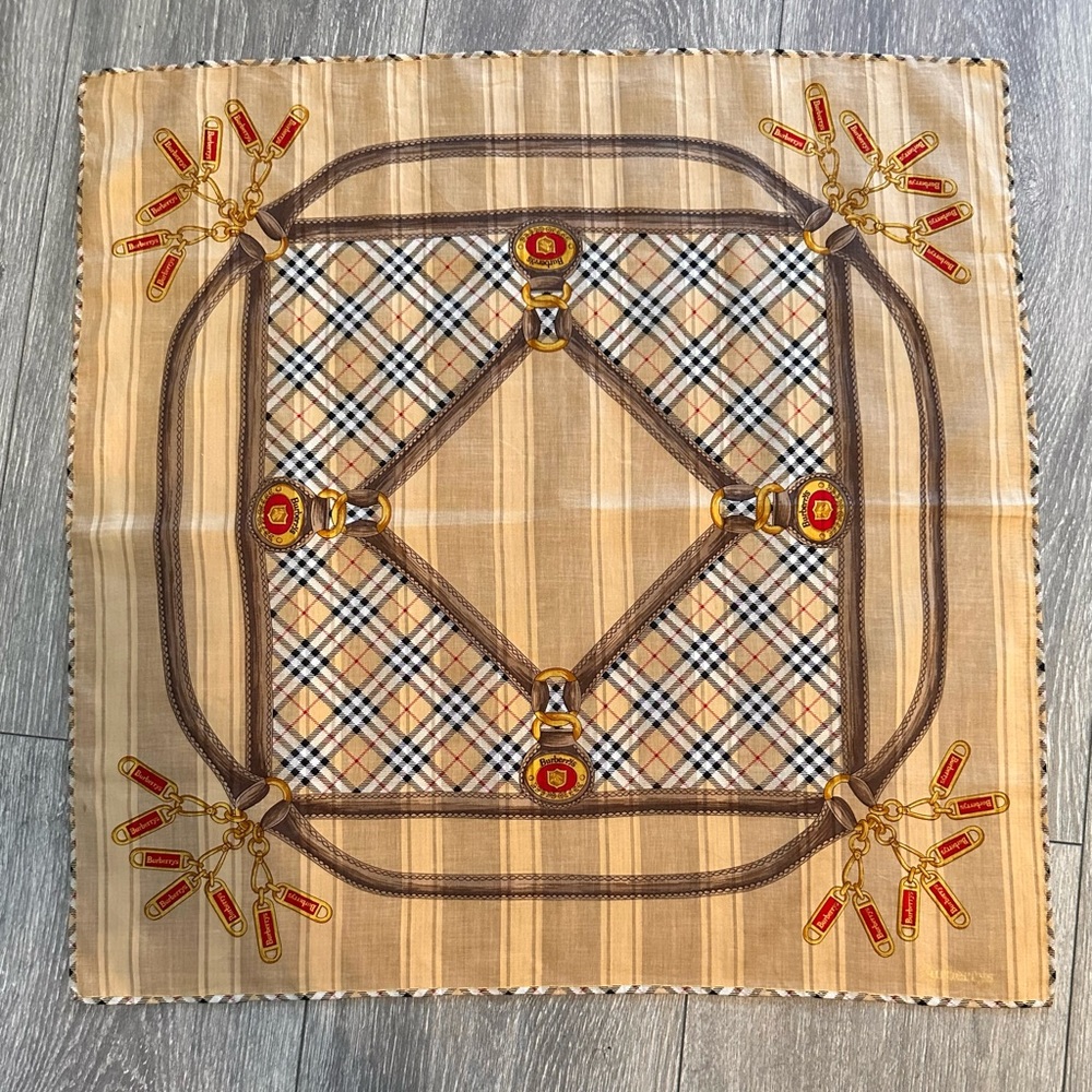 Burberry scarf used 9.5/10 A lil vintage monogram rare scarf used 1x runway